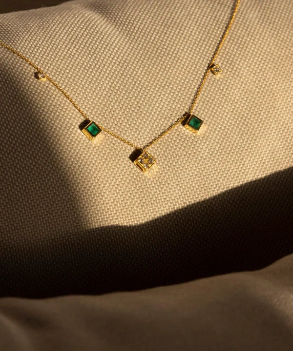 The Elegant Mix Necklace with Emeralds and Diamonds