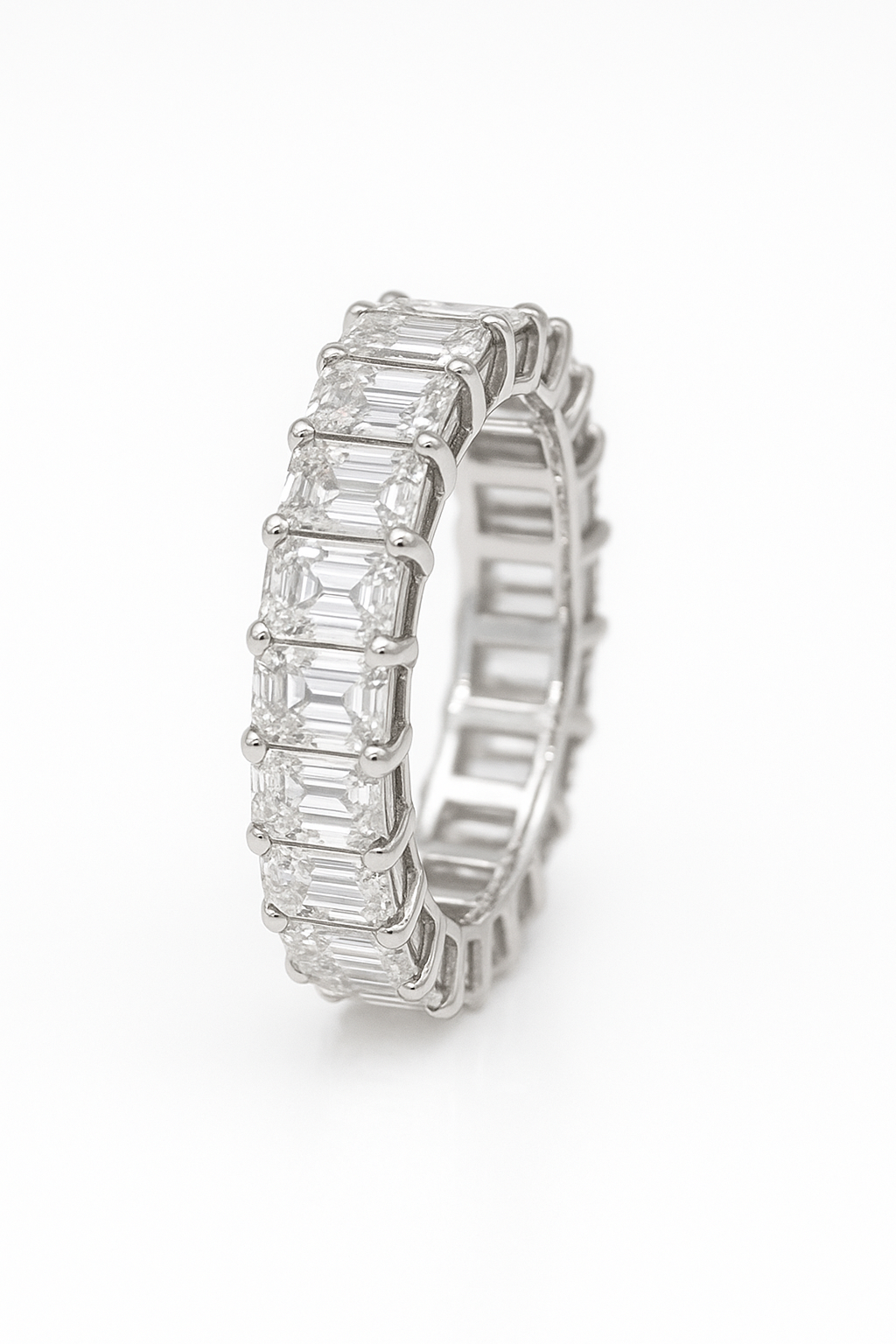 The Lines of Light : Eternity band with Emerald cut Diamonds