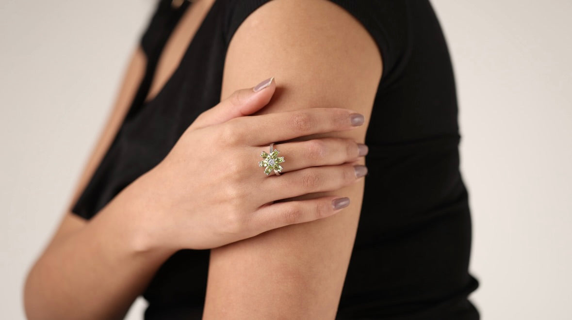 Summer Green plush ring with Peridot