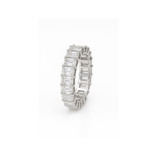 The Lines of Light : Eternity band with Emerald cut Diamonds