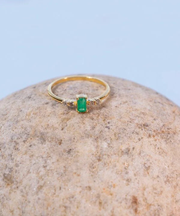 The Emerald-diamond ring