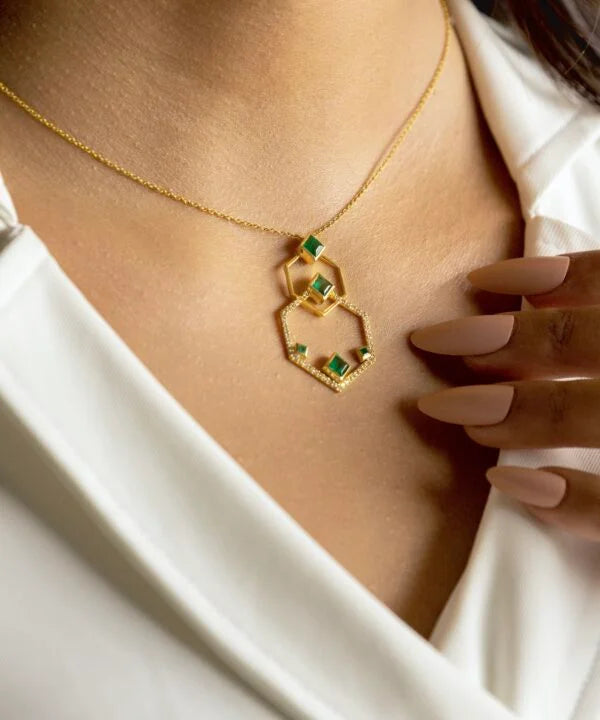 The Intertwined Diamond and Emerald Necklace