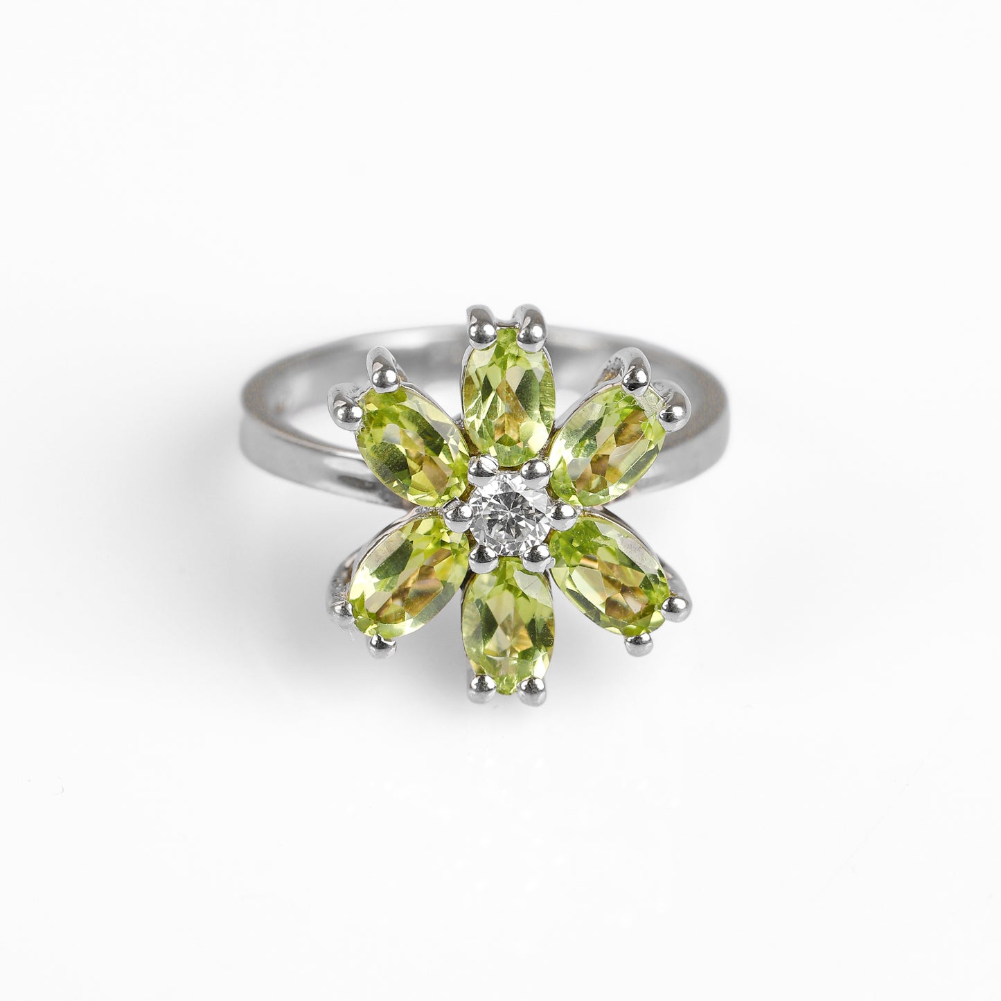 Summer Green plush ring with Peridot