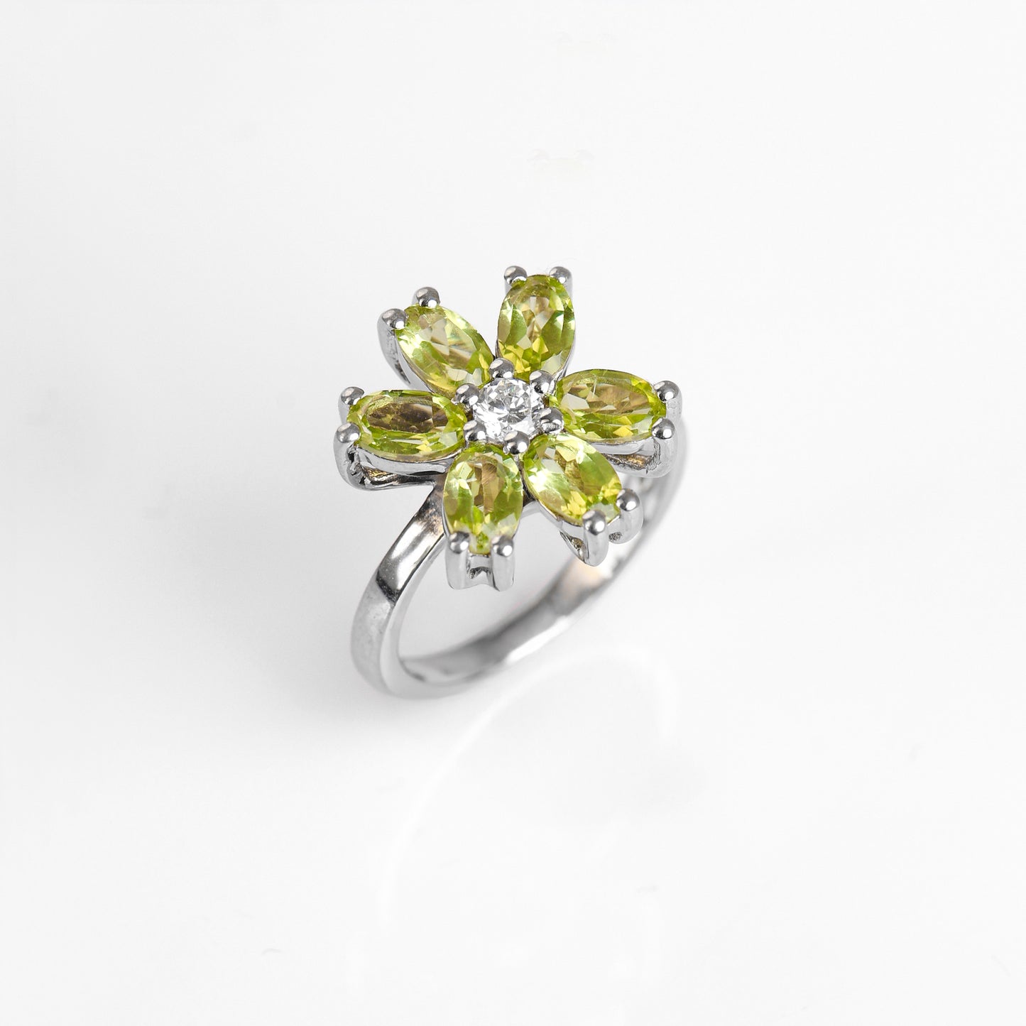 Summer Green plush ring with Peridot
