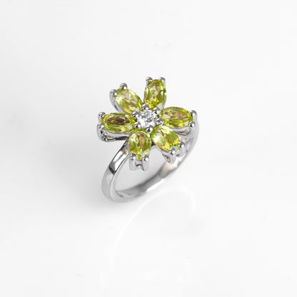 Summer Green plush ring with Peridot