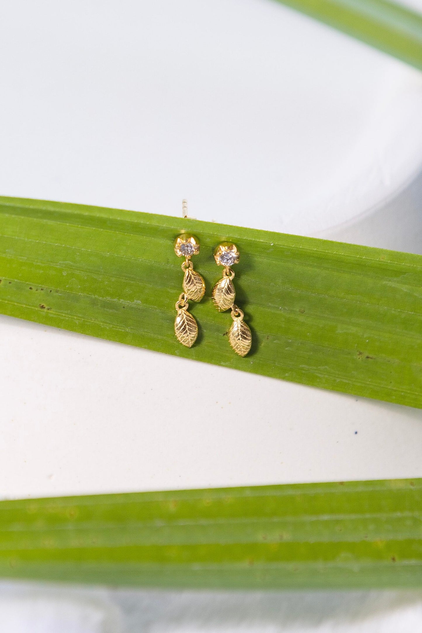 The Gold Leaf Earring with Diamond