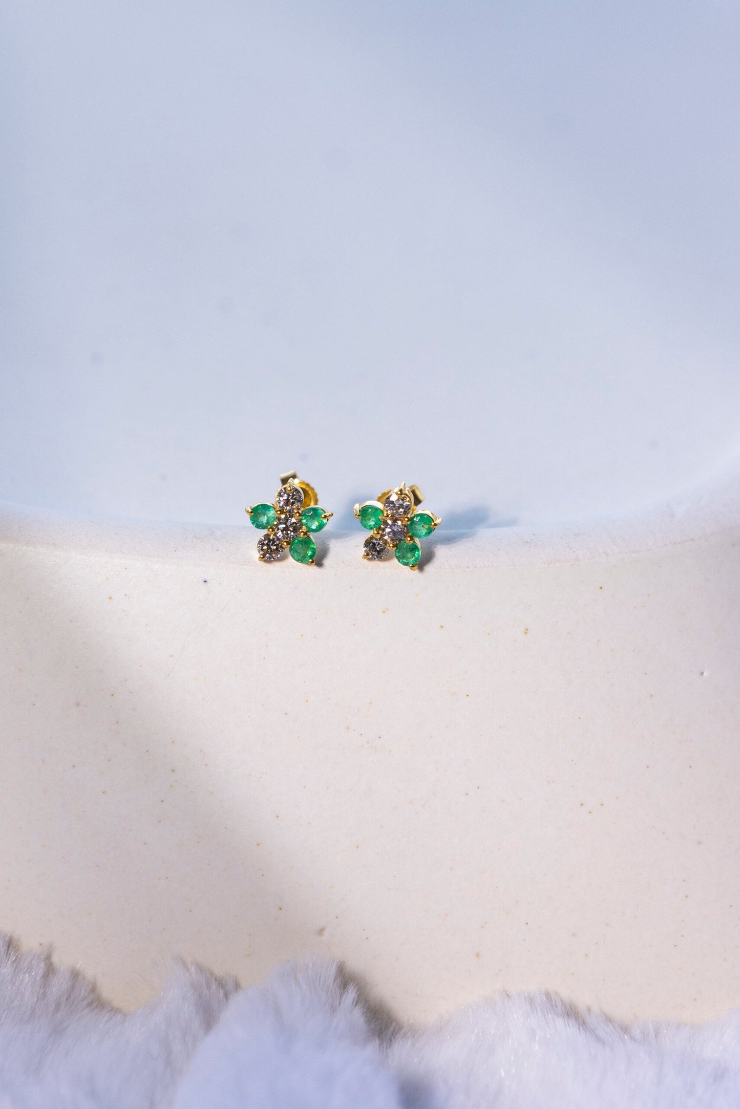 The flower Emerald-Diamond Earring